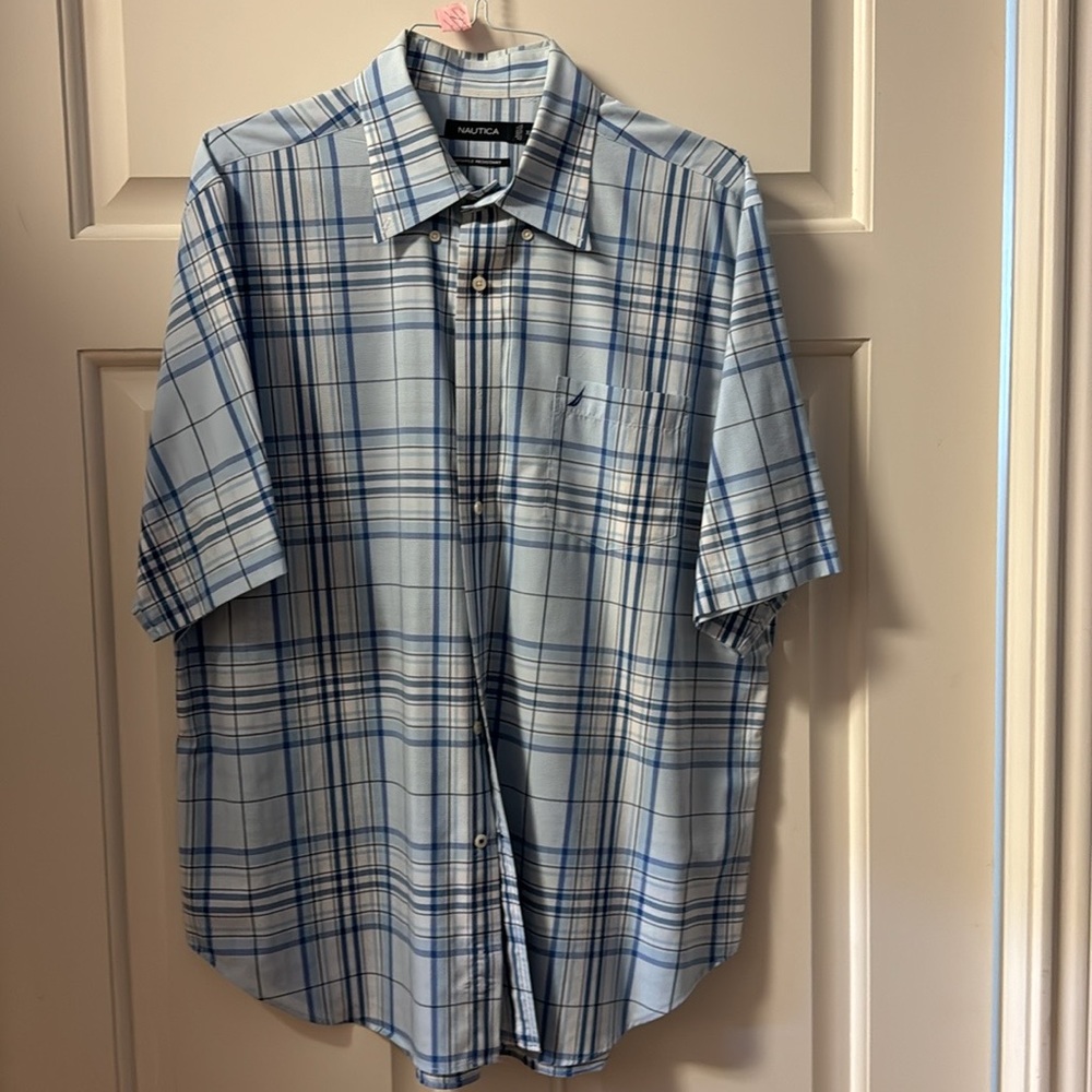 EUC Nautica XL Wrinkle Free Short Sleeve Button Down w/pocket